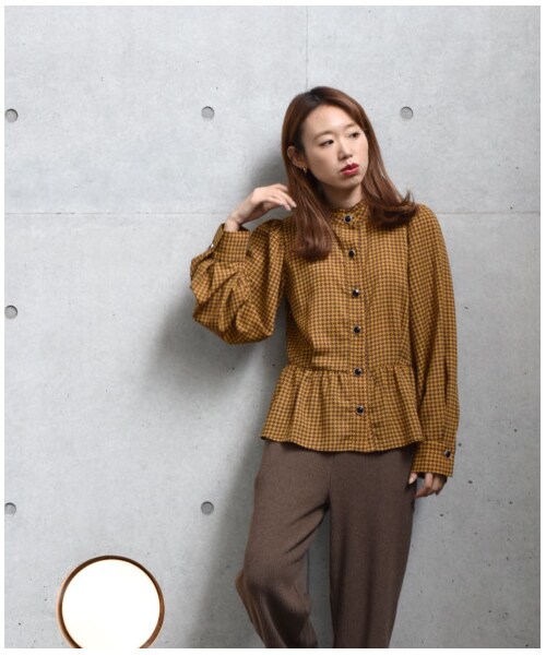 w closet（ダブルクローゼット）の「千鳥柄ぺプラムギャザーブラウス