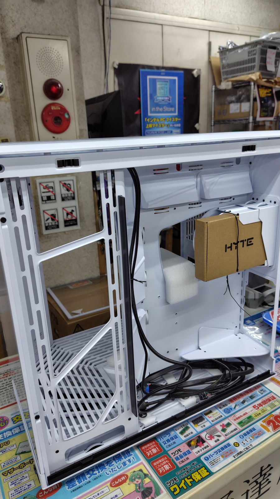 HYTE Y70 Touch Infinite Snow White｜ツクモ公式通販サイト