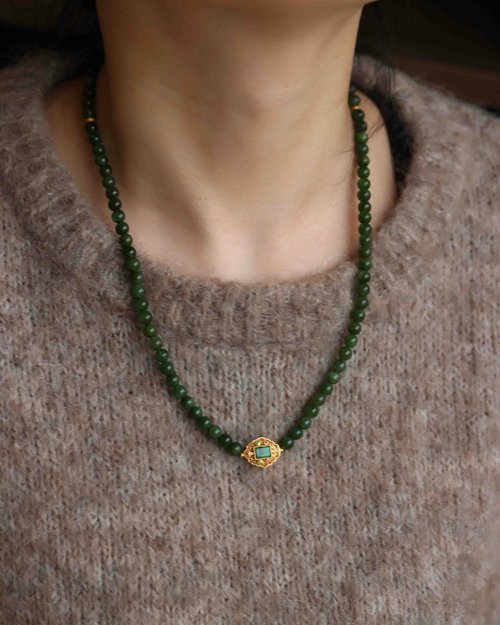 送料無料】台湾 6mm天然和田玉（碧玉）、翡翠A貨古法牌デザインの多連