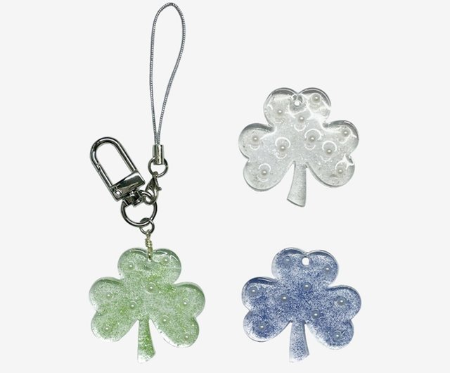 韓国 キラキラ輝く三つ葉のクローバー 幸せ レジン 太め キーホルダー