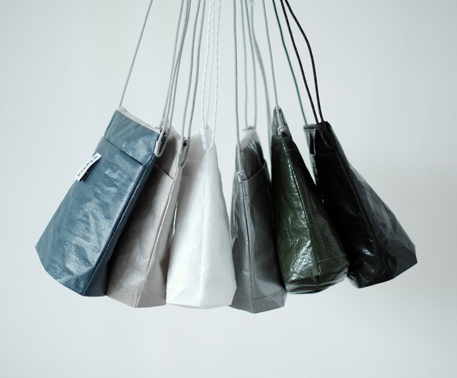 超軽量・撥水ポリエチレン素材 マチ付きショルダーバッグ・サコッシュ