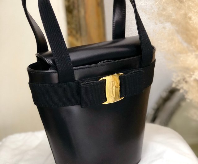 日本直送 名牌中古包 】Salvatore Ferragamo ヴァラリボン レザー