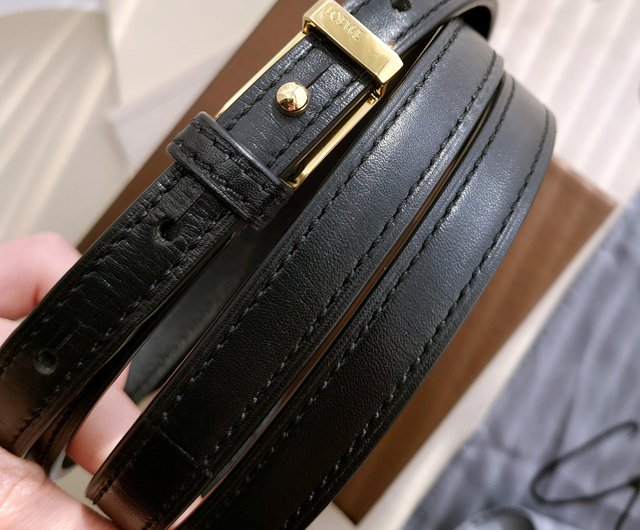 香港 中古美品 箱付き Loewe 廃盤 黒金 カーフレザー ロゴ