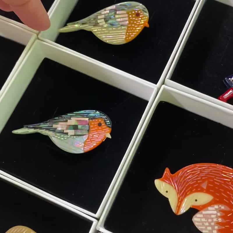 送料無料】韓国 小鳥の白蝶貝ブローチ MIZI Art, mother-of-pearl