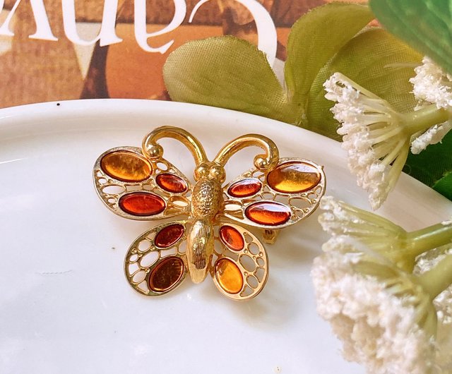 台湾 【西洋アンティークジュエリー】夢幻的なオレンジレッドの蝶の羽