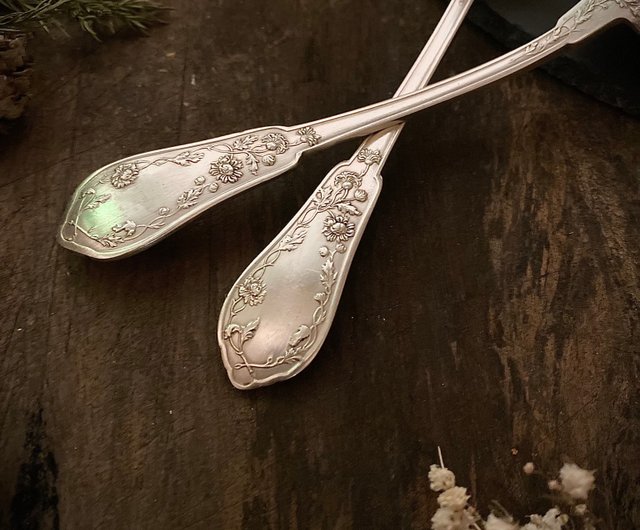 台湾 フランスのアールヌーボー様式のシルバーメッキデイジーレリーフ