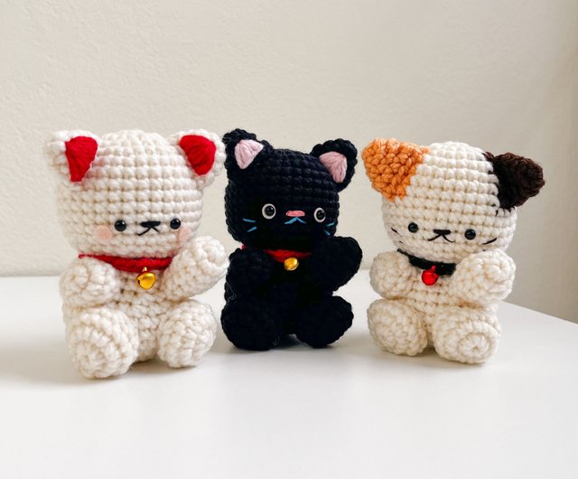 タイ 手作り招き猫あみぐるみ - 日本の招き猫のかぎ針編み人形