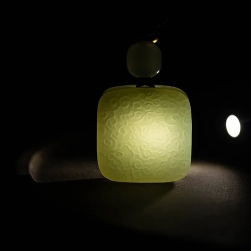 送料無料】和田玉 祥雲無事牌ネックレス まつぼっくり手作り - Pinkoi