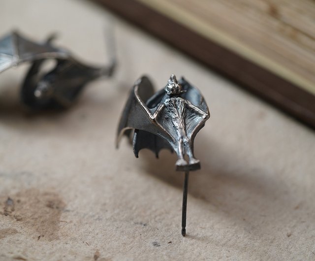 送料無料】香港 925シルバー コウモリピアス (MW E1048