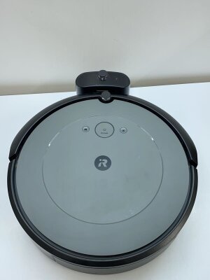 iRobot(［カデン］アイロボット) / 掃除機 ルンバ i5 i515860 | 中古品