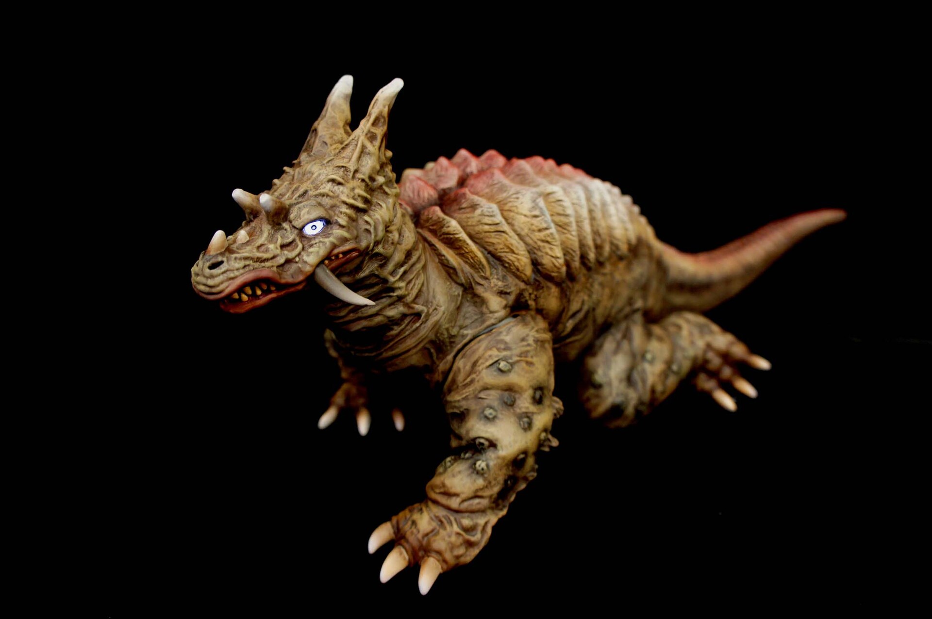 Robin Kwok - Rainbow's Egg Pagos Art Statue ウルトラQ 虹の卵