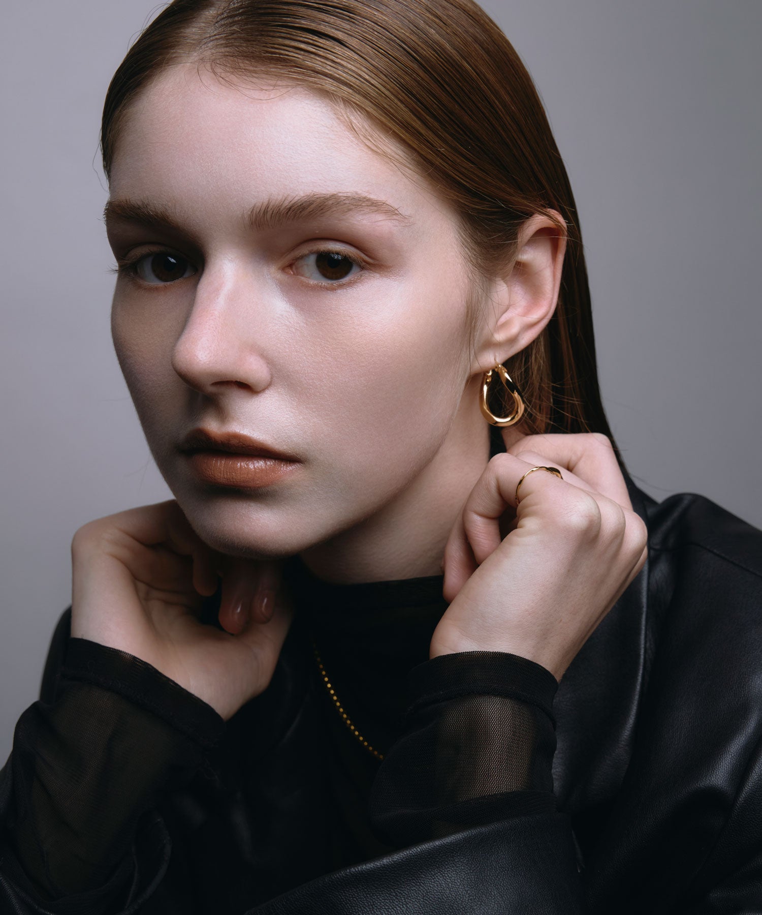 ゴールド]ネジレフープピアス