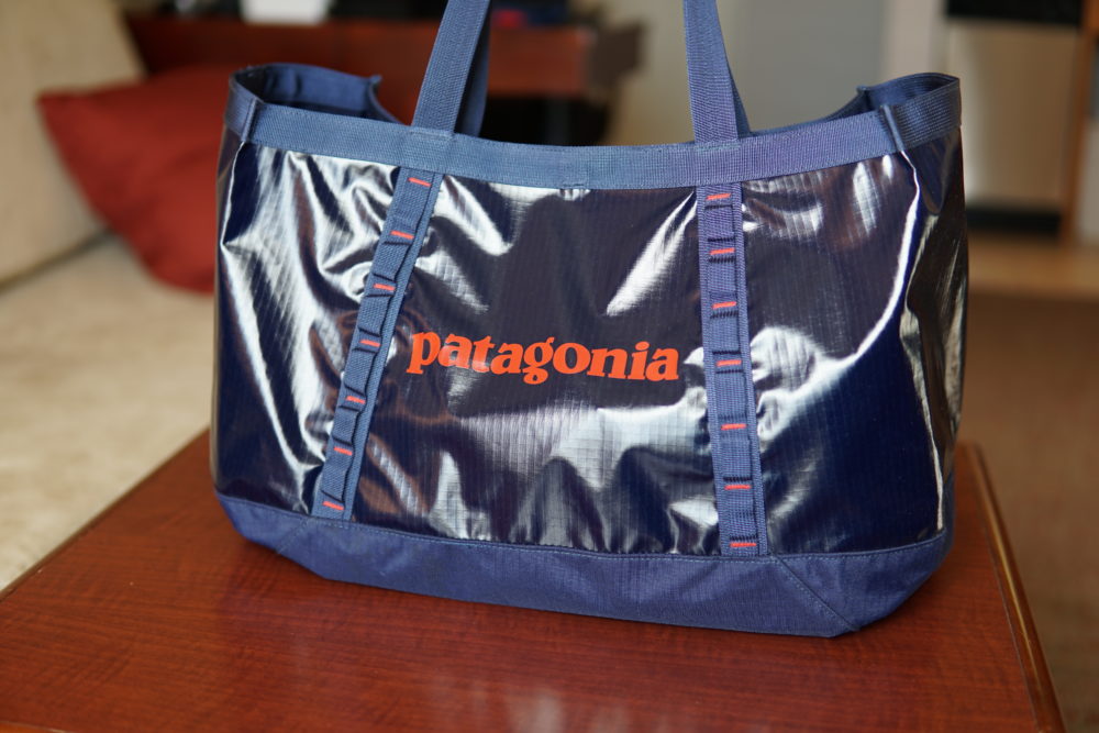 パタゴニア ブラックホールトート レビュー】旅行もアウトドアも
