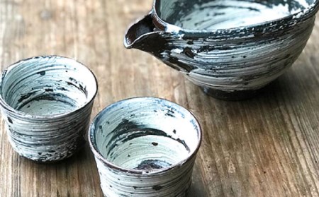 刷毛目 酒器 セット（片口×1、ぐい呑み×2）[ 唐津焼 ] 雅樂窯 [ASE009
