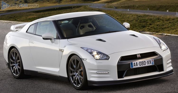 Nissan GT-R specs (2012-2016): performance, dimensions & technical