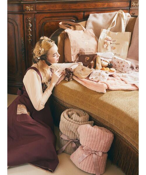 Maison de FLEUR（メゾンドフルール）の「カヌレ ベア刺繍タオル