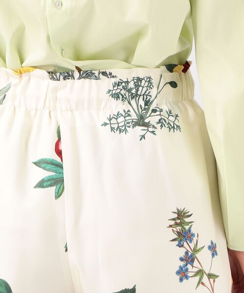 caban（キャバン）の「シルクツイル BLOOMIN' ART プリントパンツ