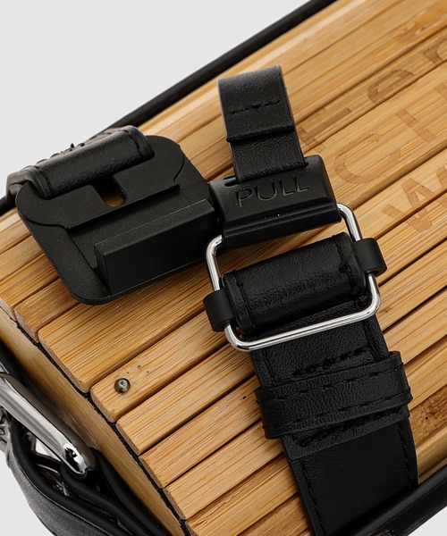 Feng Chen Wang（フェン・チェン・ワン）の「small BAMBOO BAG