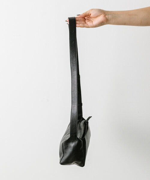 ear PAPILLONNER（イアパピヨネ）の「《本革/220g》ボックスショルダー