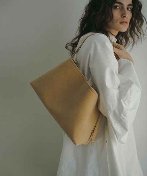 ETRE TOKYO（エトレトウキョウ）の「ナローショルダーランドスケープ