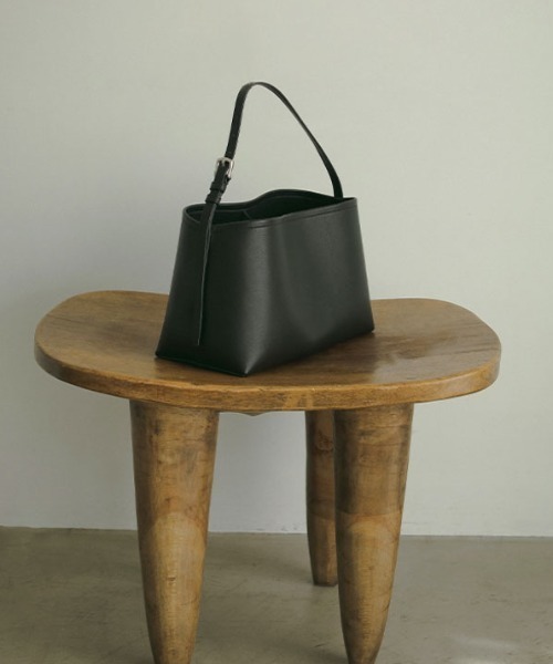 ETRE TOKYO（エトレトウキョウ）の「ナローショルダーランドスケープ