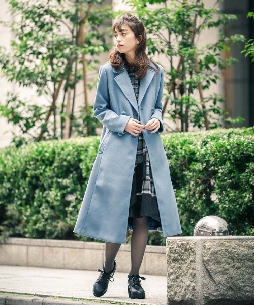 axes femme（アクシーズファム）の「ダブルブレストロングコート