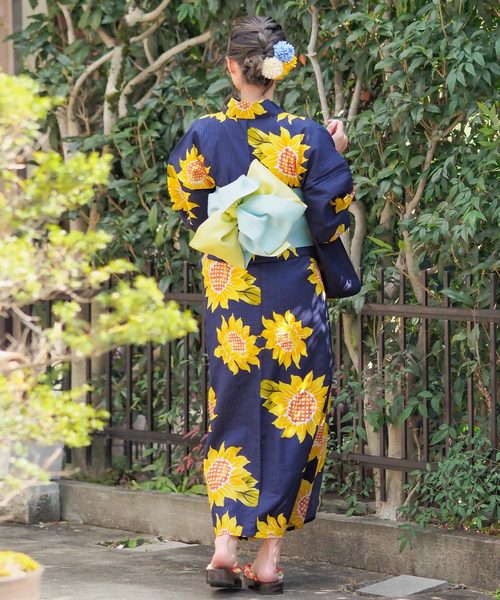 Grandeir（グランディール）の「ひまわり柄 浴衣 半巾帯 下駄 3点