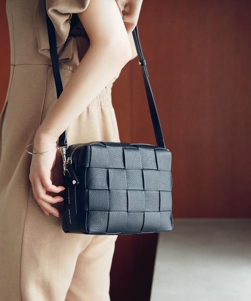 IACUCCI（イアクッチ）の「ベルタ S CERVO（ショルダーバッグ）」 - WEAR