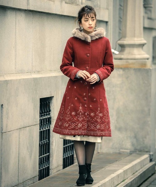 axes femme（アクシーズファム）の「バラ刺繍フード付コート（ダッフル