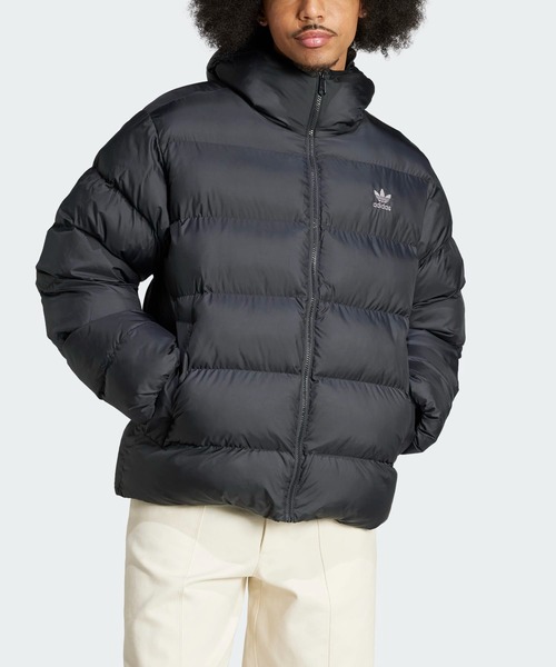 adidas（アディダス）の「フード付き無地パファージャケット