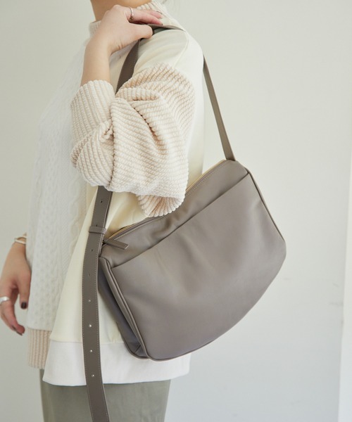 ear PAPILLONNER（イアパピヨネ）の「《牛革》スワローマチショルダー