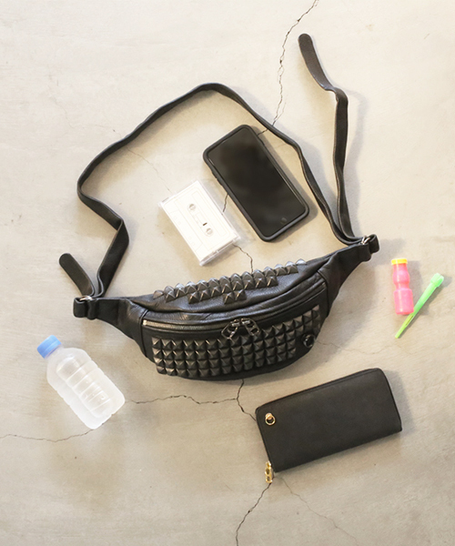 牛革 レザー スタッズ ショルダー ボディバッグ S ブランド オリジナル