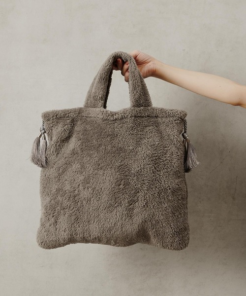 ear PAPILLONNER（イアパピヨネ）の「【WEB限定】猫刺繍ボア巾着バッグ