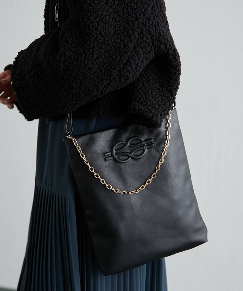 ear PAPILLONNER（イアパピヨネ）の「《牛革》エンボス2WAYショルダー