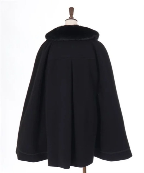 axes femme（アクシーズファム）の「ファー襟付ケープコート（ダッフル
