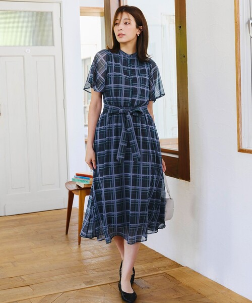 チェック柄フレア袖シアーワンピース（ワンピース）｜Tiaclasse