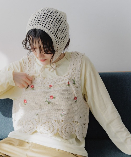 niko and（ニコアンド）の「フラワー刺繍クロシェキャミソール