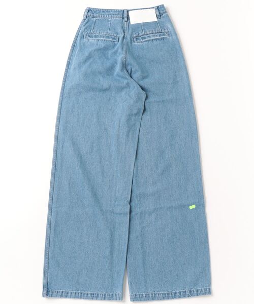 adidas（アディダス）の「KSENIASCHNAIDER スリーストライプス