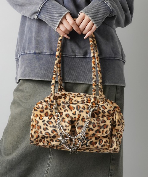 SPINNS（スピンズ）の「ヒョウ柄 チャーム付きショートファー