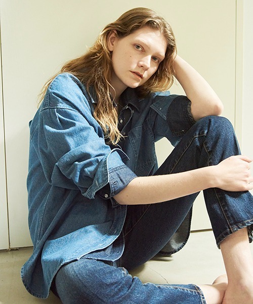 Mila Owen（ミラオーウェン）の「袖ボリュームM刺繍入りデニムシャツ