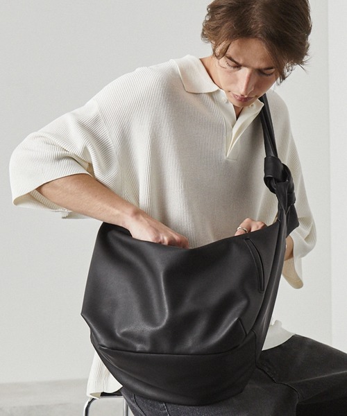 EMMA CLOTHES（エマクローズ）の「ハーフムーンラウンドショルダー