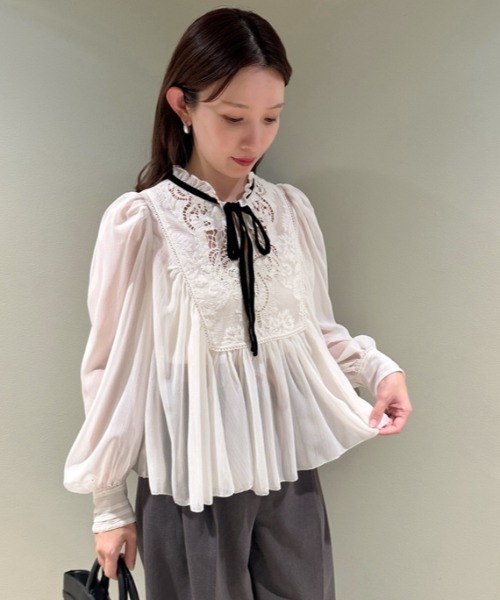 SNIDEL（スナイデル）の「エンブロイダリー楊柳シフォンブラウス