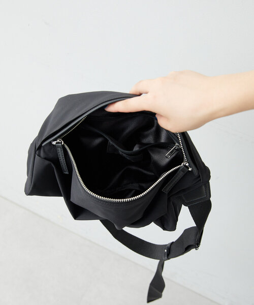 ear PAPILLONNER（イアパピヨネ）の「【c/est（シーエ）】ツイスト