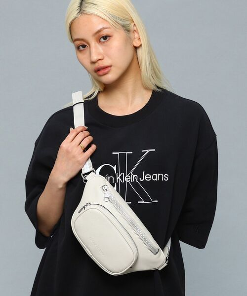 試着程度）カルバンクライン レザーウエストポーチ Calvin Klein