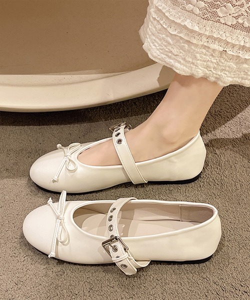 セール】レザー調 スタッズ ベルト リボン フラット パンプス