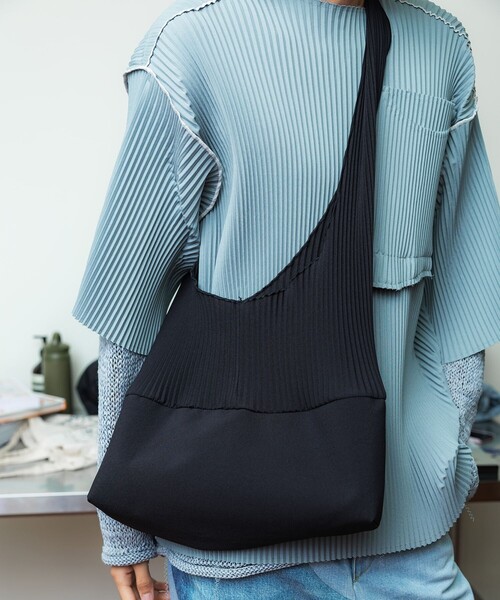 kotohayokozawa（コトハヨコザワ）の「STUDIOUS別注 PLEAT BAG（トート