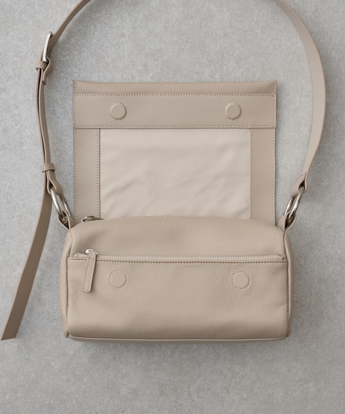 BEARDSLEY（ビアズリー）の「レザーボディバッグ（ショルダーバッグ