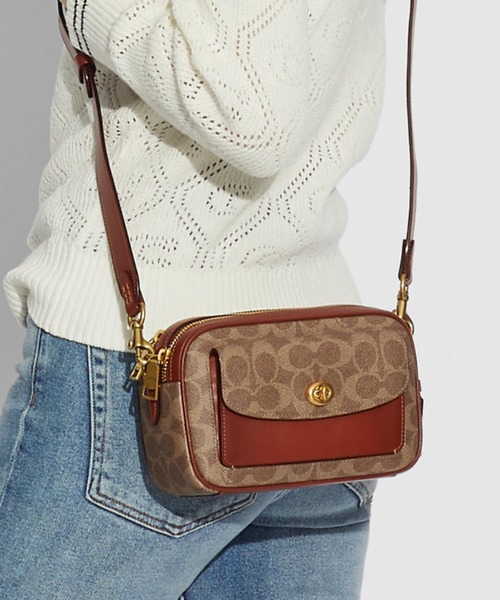 COACH（コーチ）の「ウィロウ カメラ バッグ シグネチャー キャンバス