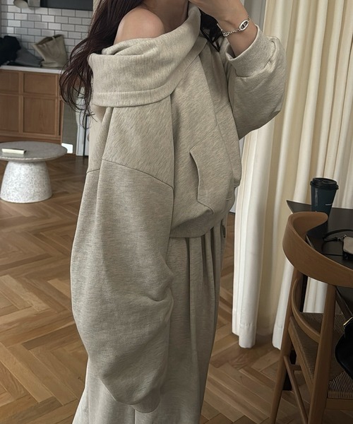 off shoulder cropped hoodie sweat（スウェット）｜WILLFULLY（ウィル