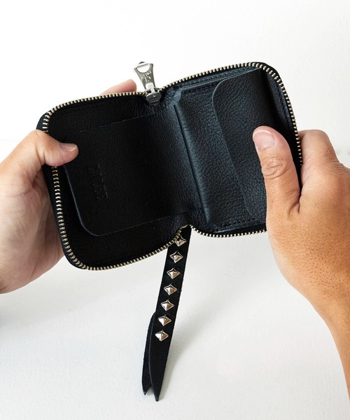 CALEE/キャリー PLANE LEATHER ZIP MULTI WALLET スタッズストラップ
